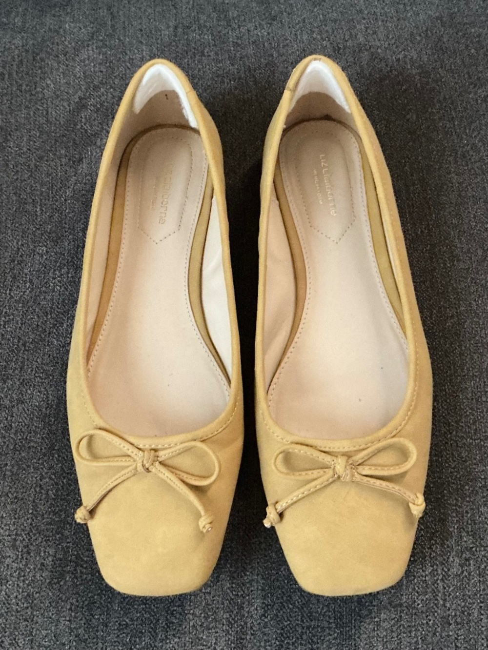 LIZ CLAIBORNE womens Flushing flat slip on shoes sz 8.5M gold faux suede.